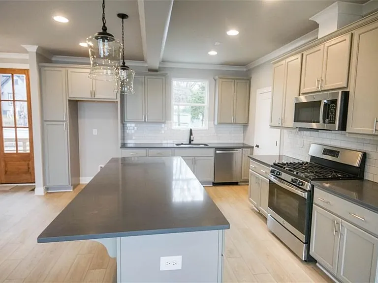 1740 Bolton Rd NW — Photo 10