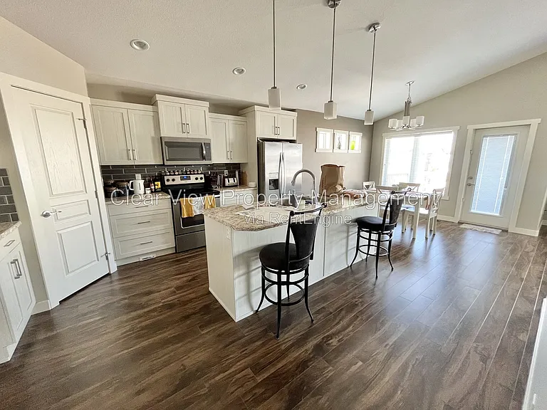 31 Northlander Ln W #UPPER LEVEL — Photo 4