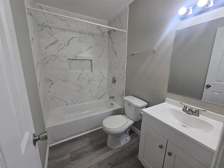 911 Avenue K #11 — Photo 6