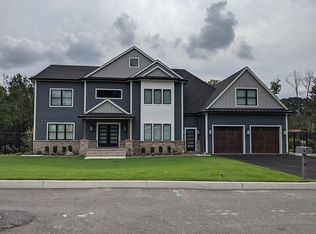 10 Adams Ct, Mahwah, NJ 07430