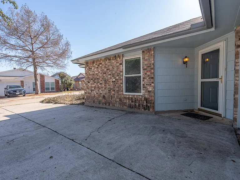 2911 Forest Creek Dr — Photo 14