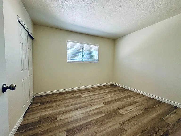2105 E Petunia St — Photo 17