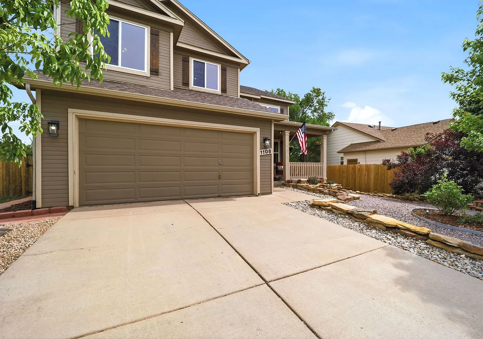 Updated 4-bedroom, 4 bathroom home located minutes from Fort Carson — Photo 2