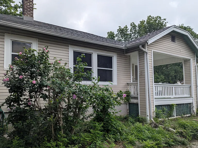 937 E Loren St — Photo 2