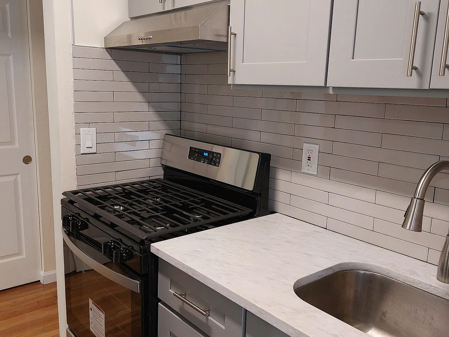 1 bed, 875 sqft, $1,850 — Photo 2
