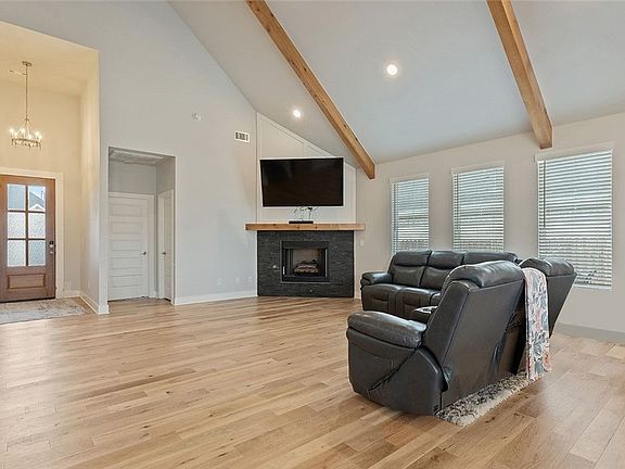 3rd image of 1812 Abbott Ln