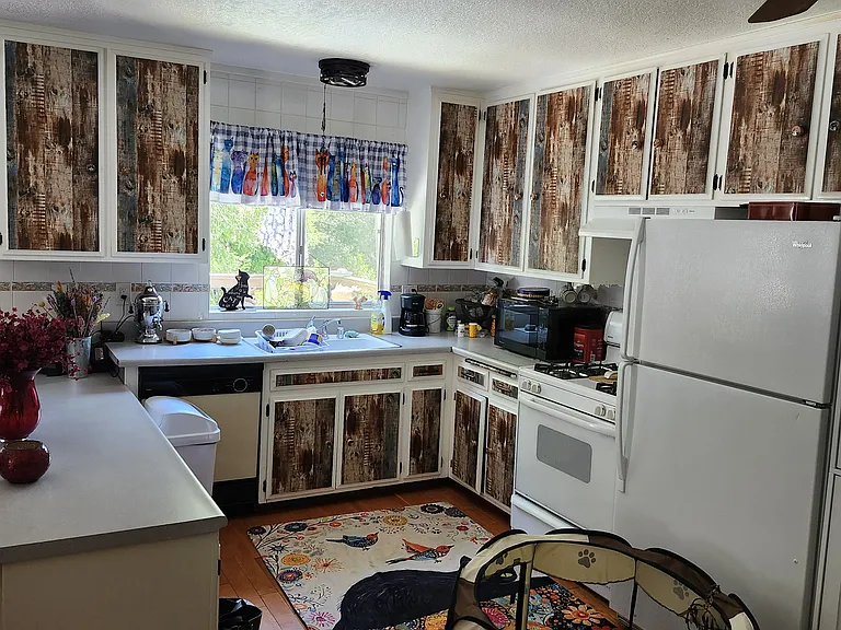 1235 Lovers Ln — Photo 3