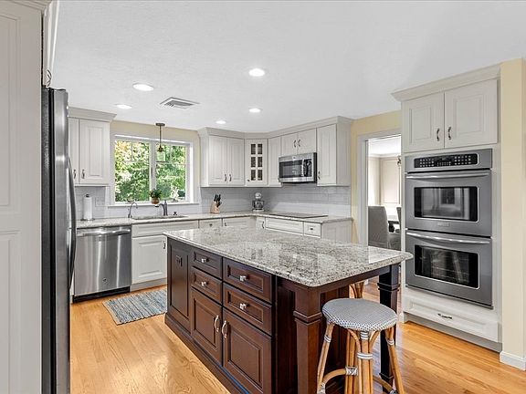 4th image of 35 Myers Farm Rd