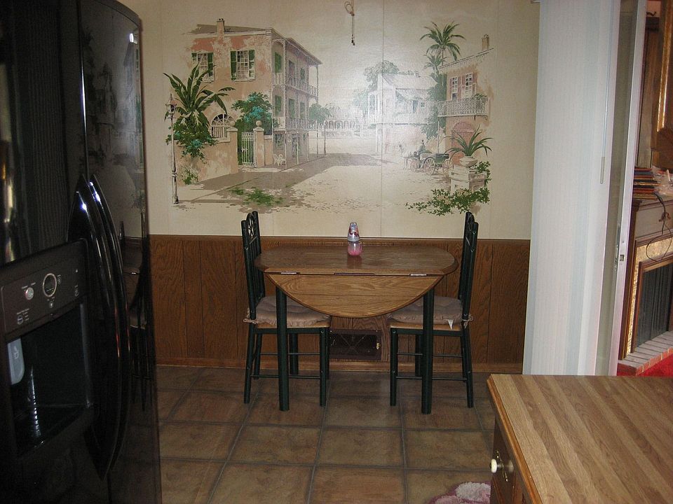 Eat in kitchen