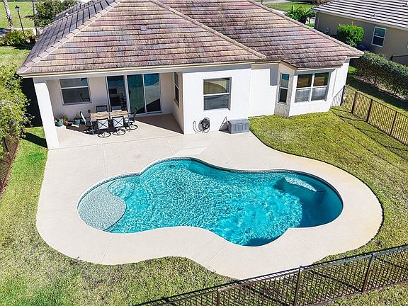 3rd image of 7621 Fieldstone Ranch Sq