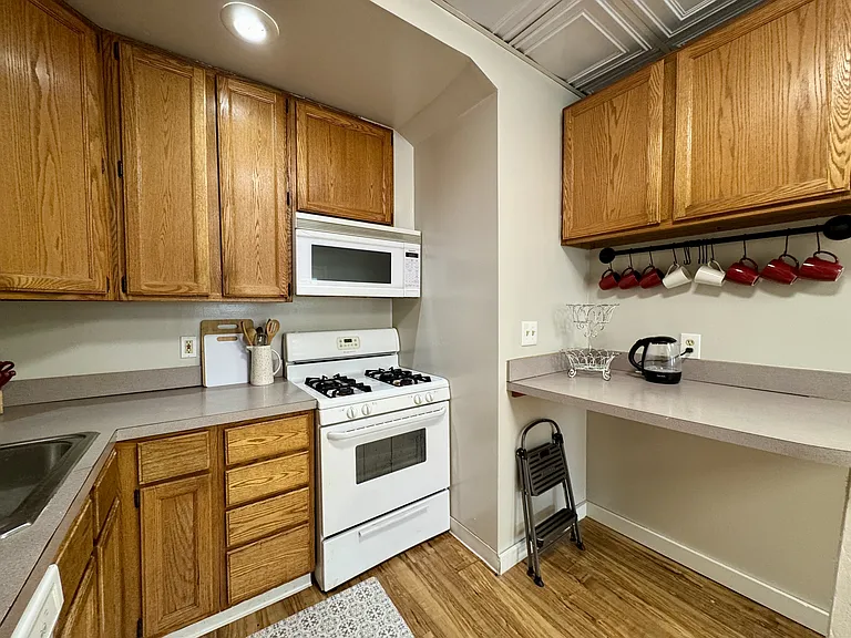 614 University Ave #1B-3 — Photo 6