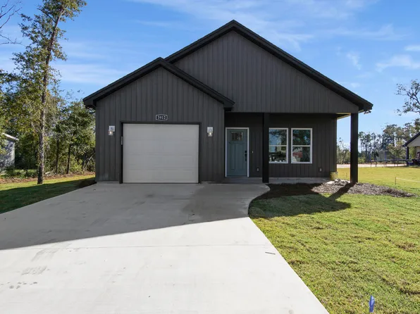 3912 Peterson Ln, Southport, FL 32409