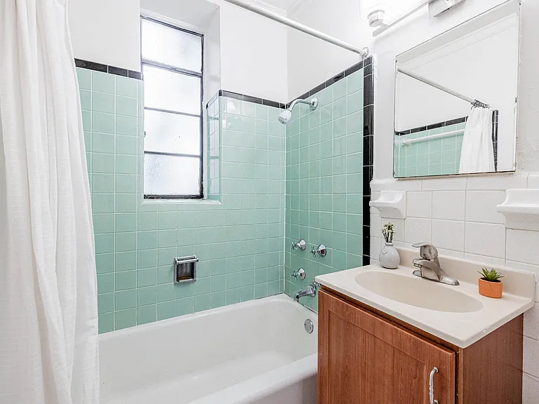 Cameron Court Apartments — Photo 109