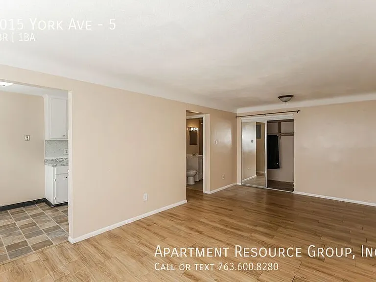 1015 York Ave #5 — Photo 2