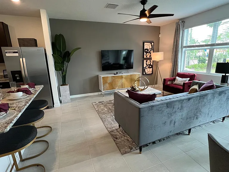 518 Salisbury Cir — Photo 4