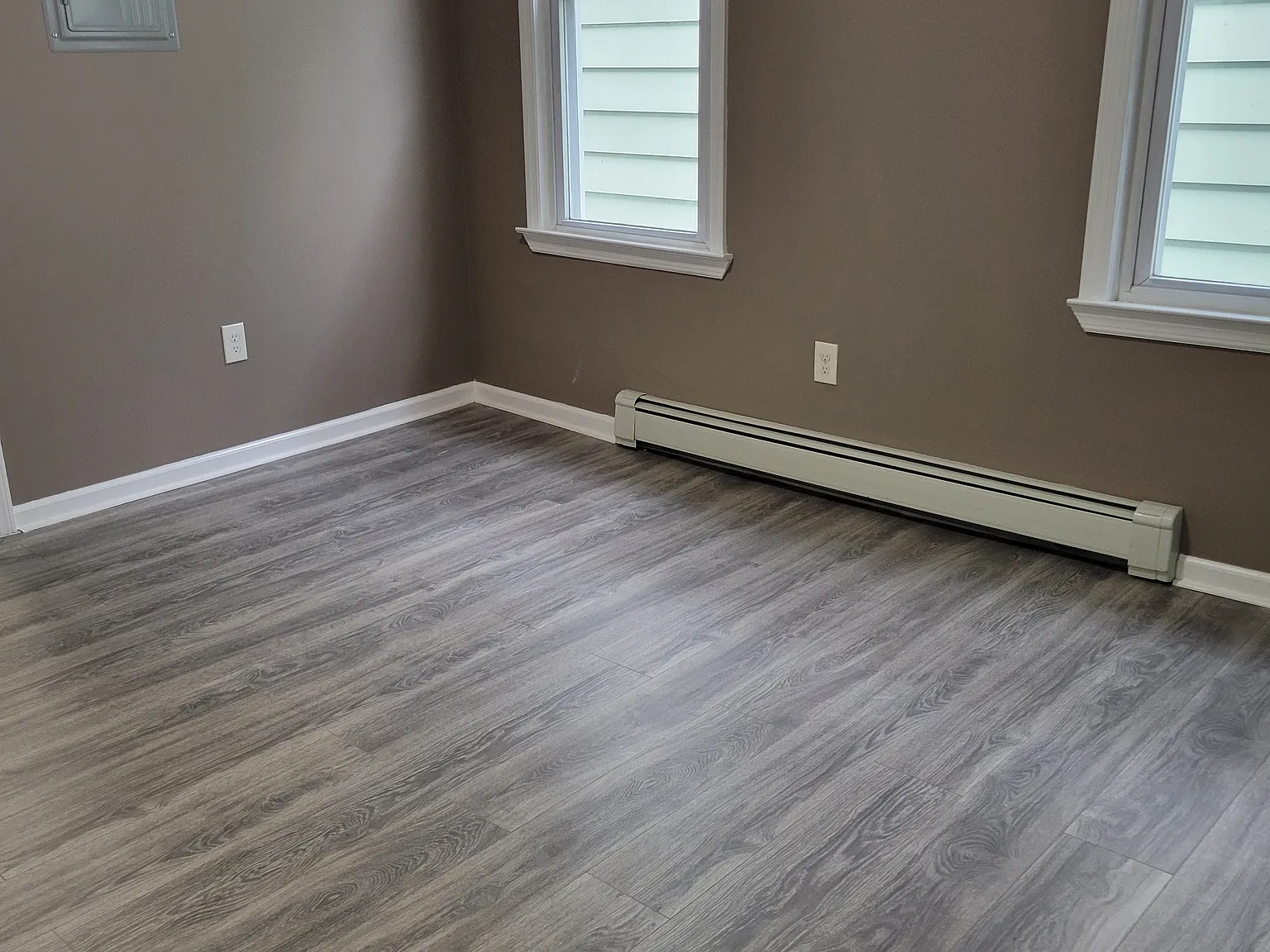 3 bed, 840 sqft, $2,400 — Photo 3