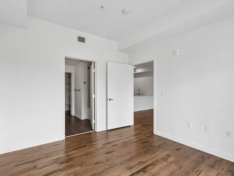 Maxwell Apartments — Photo 45