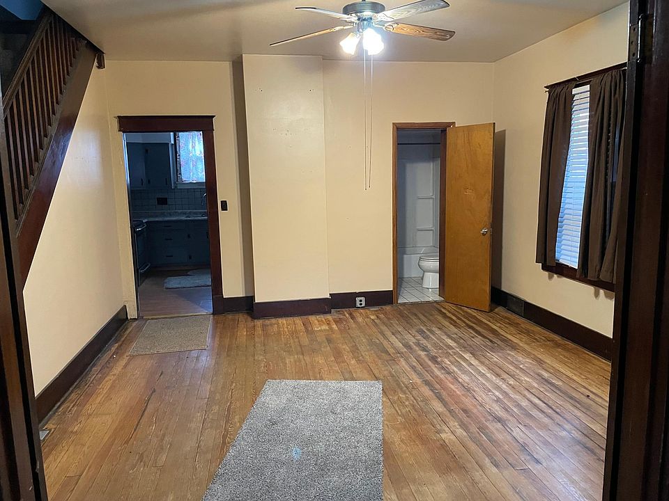 1st image of 805-807 Lowry Ave