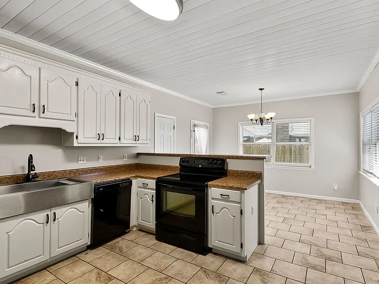 4310 Revere Way — Photo 9