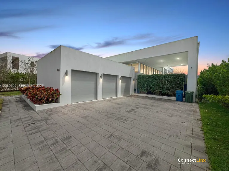 16582 Botaniko Dr S