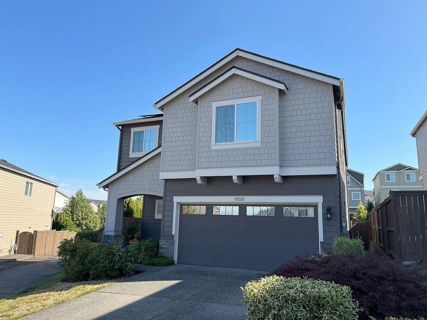 Spacious 4-Bedroom + Bonus Room with Modern Kitchen, Solar Panels & Private Fenced Backyard! — Photo 2