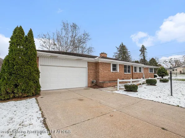 1626 Pepper Hill Dr, Lansing, MI 48917