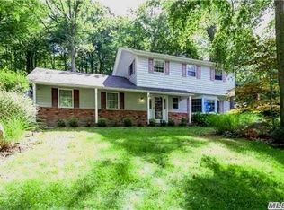 16 Cornwallis Rd, East Setauket, NY 11733