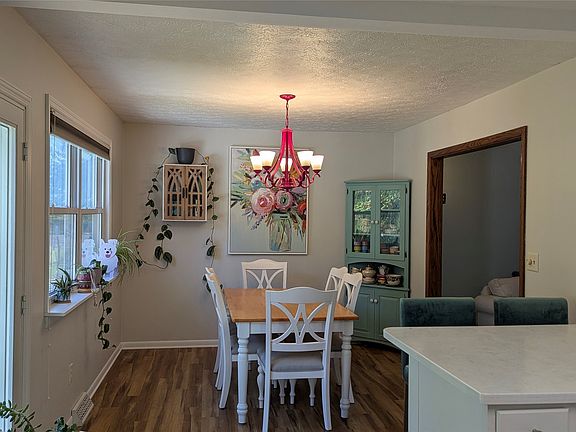 4th image of 879 Ruth Ave
