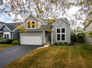 581 Green Meadow Ln, Geneva, IL 60134