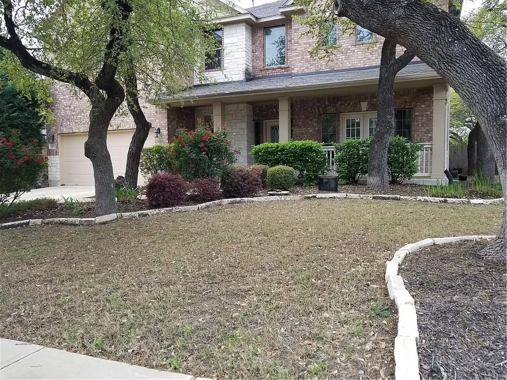 5 bed, 4.5 bath, 4712 sqft, $2,850 — Photo 2