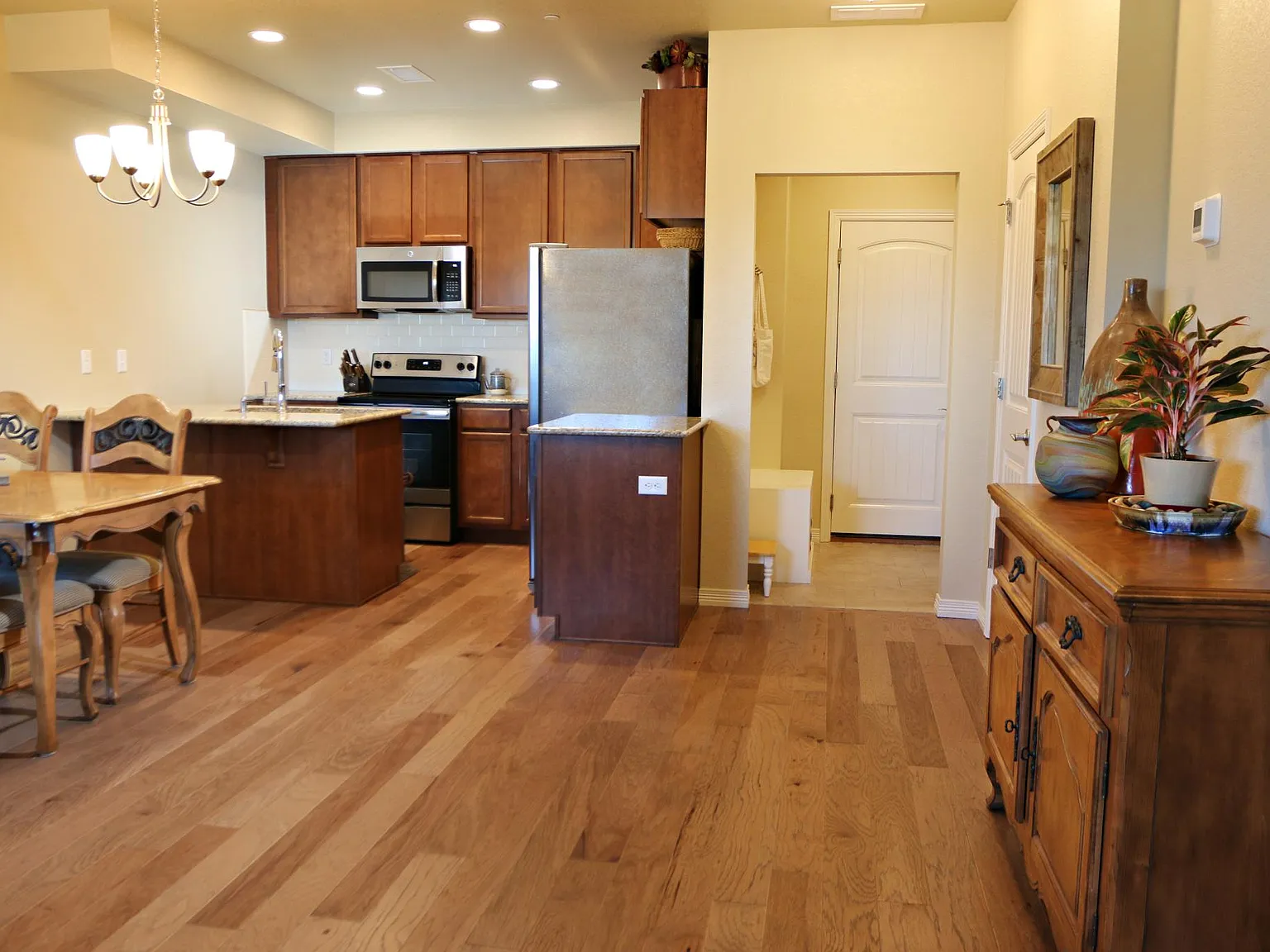 3 bed, 2.5 bath, 1564 sqft, $2,950 — Photo 4