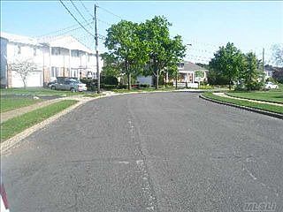 1st image of 30 Knell Dr
