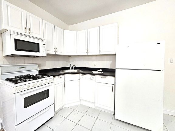 5th image of 106 Fort Washington Ave APT 4H