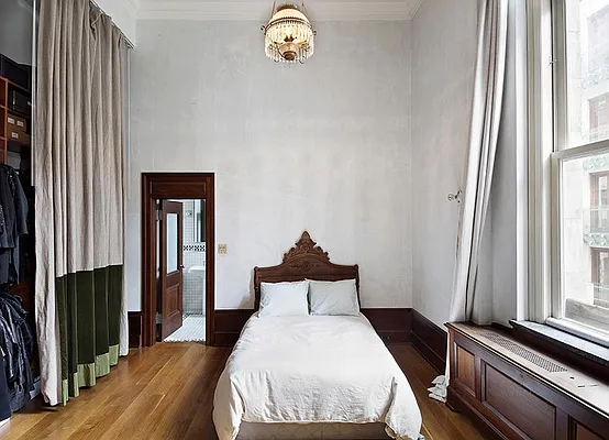 Sold by Warburg | media 19