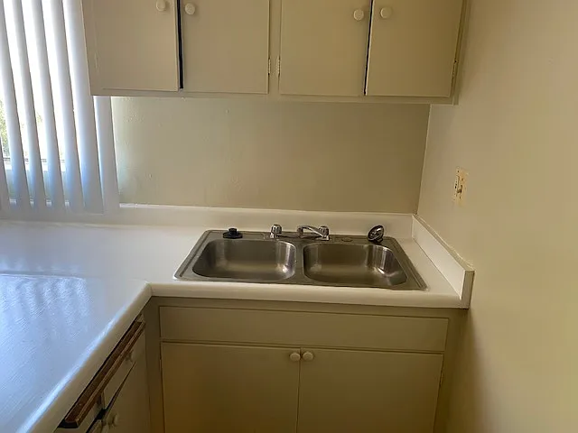 10340 Commerce Ave #1 — Photo 8