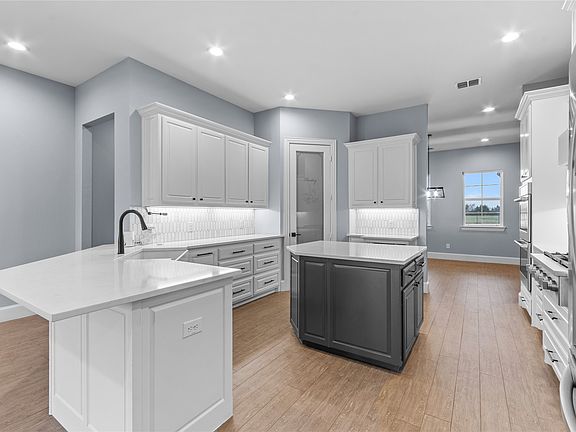 3rd image of 1515 Malone Dr