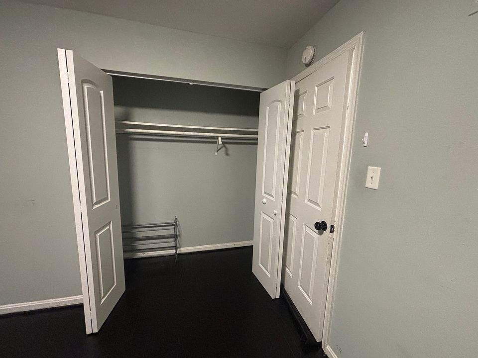 2nd image of 905 Regency Rd