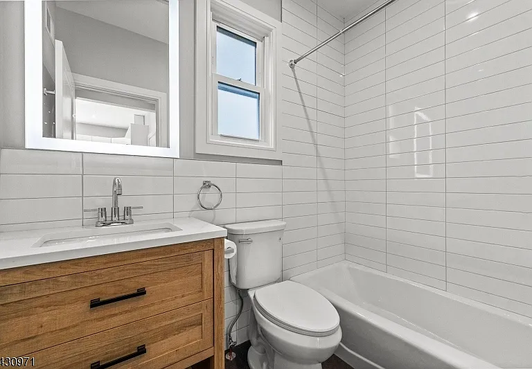 59 Locust Ave #1R — Photo 8