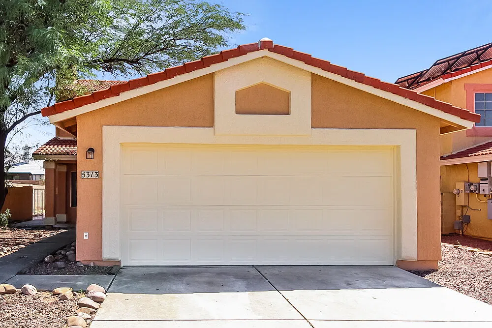 4 bed, 2.5 bath, 1930 sqft, $2,230 — Photo 4