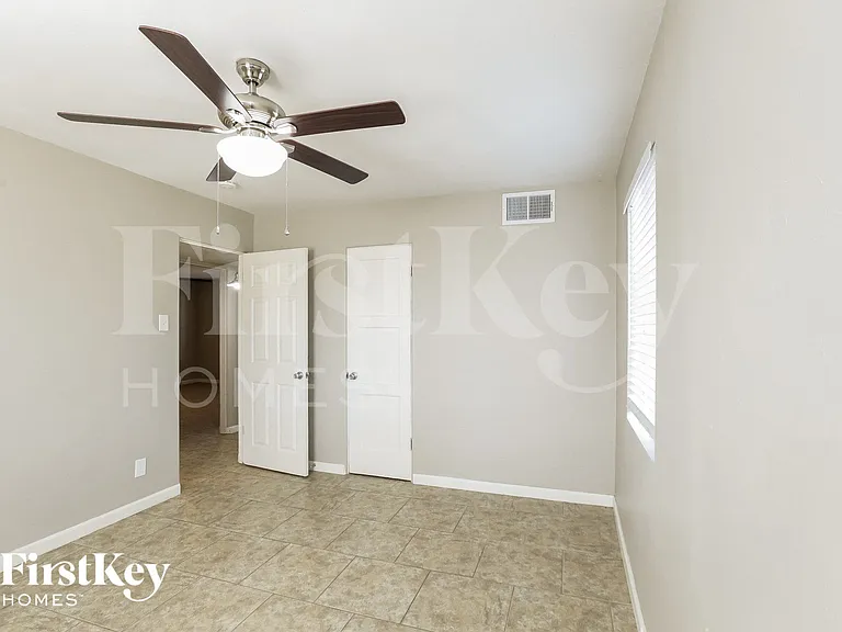 3625 N 21st Dr — Photo 12