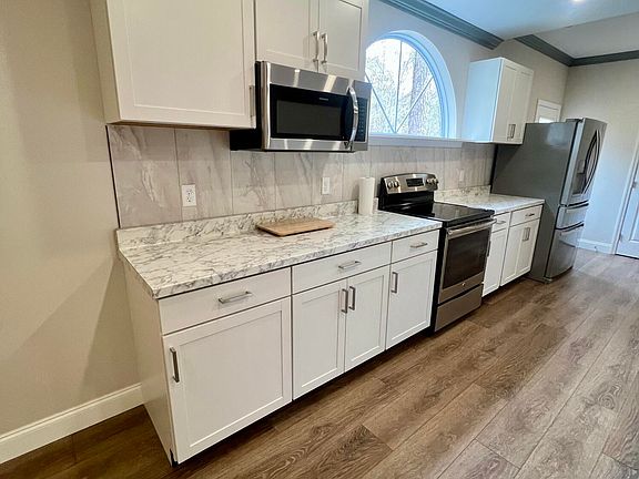 5th image of 1032 Woodgate Rd