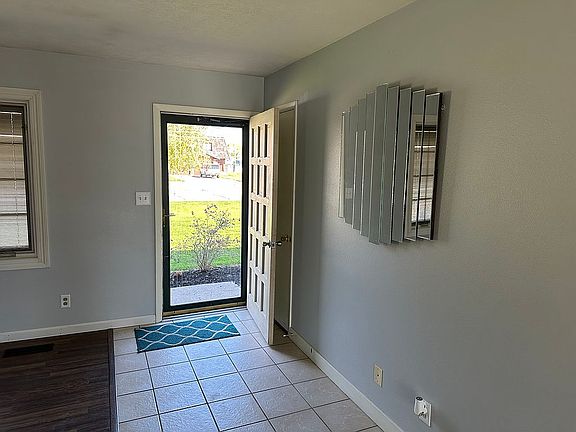 3rd image of 2020 Burlington Blvd