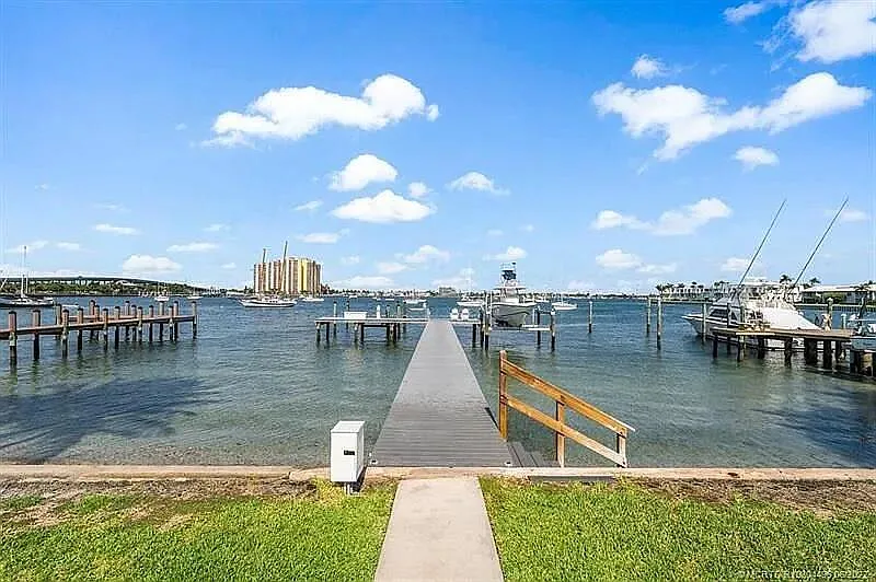 4 bed, 3.5 bath, 3765 sqft, $20,000 — Photo 2