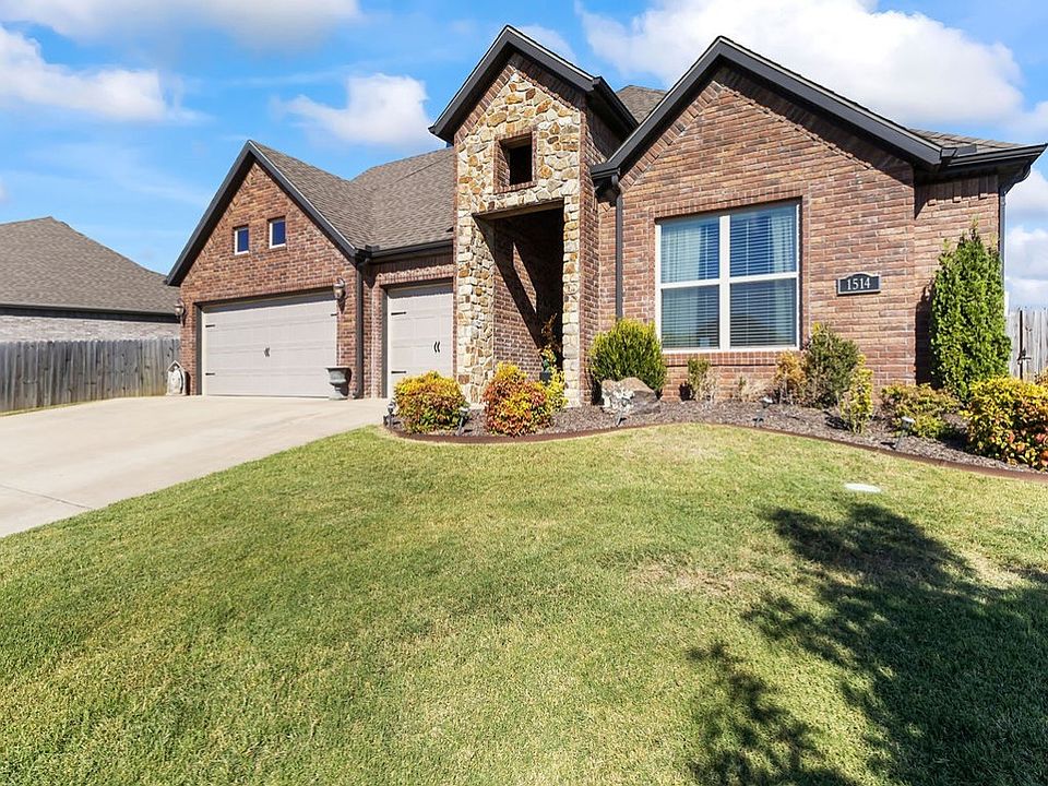 1st image of 1514 Crestwood Hills Ln