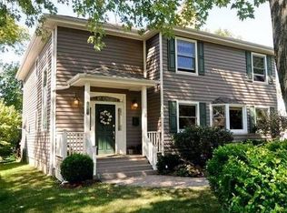 846 Todd Ct, Deerfield, IL