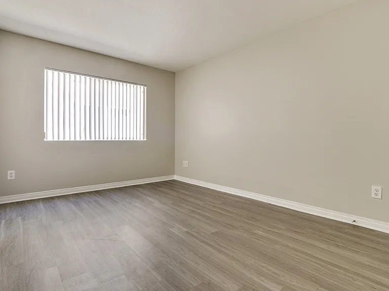 821 Wilcox Ave — Photo 7