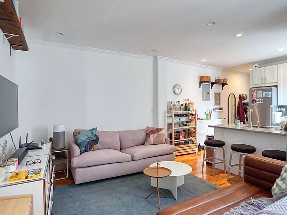 3rd image of 310 12th St APT 20