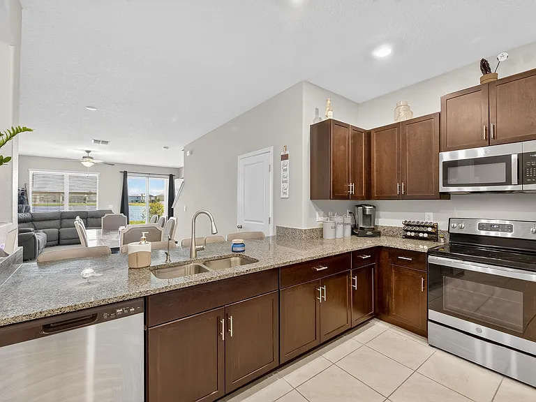 824 Royal Empress Dr — Photo 12