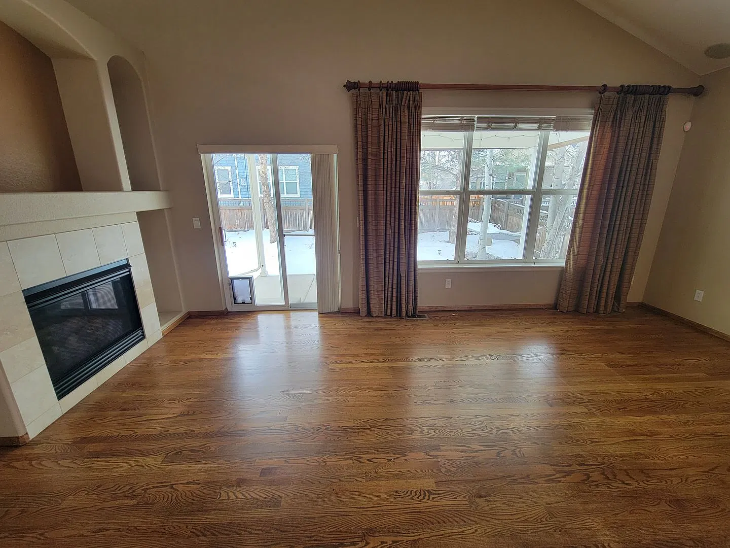 Spacious 4 bedroom + loft open floor plan former model home for rent in Frederick! — Photo 3