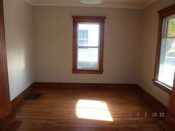3rd image of 816 Washington St